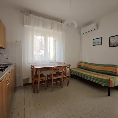Bright Ground-floor Retreat Near The Sea 公寓