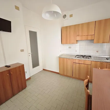 公寓 Bright Ground-floor Retreat Near The Sea