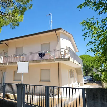 Apartmán Bright Ground-floor Retreat Near The Sea